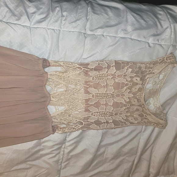 Poetry Lace and Saffron Dress. - Picture 2 of 4